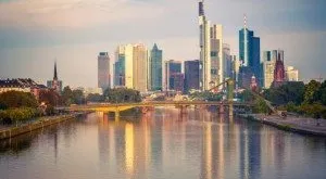 financialounge - Adidas borsa continental daimler Fidelity International germania indice J.P. Morgan Asset Management mercati azionari orizzonte temporale performance