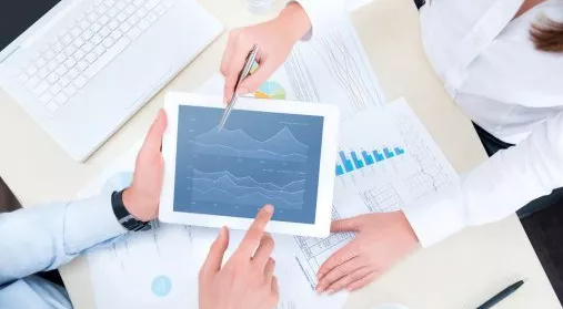 financialounge - America Latina Asia crescita economica francia germania High Yield italia livello di rischio Luca Tenani orizzonte temporale portogallo Regno Unito Schroders svizzera titoli di stato volatilità