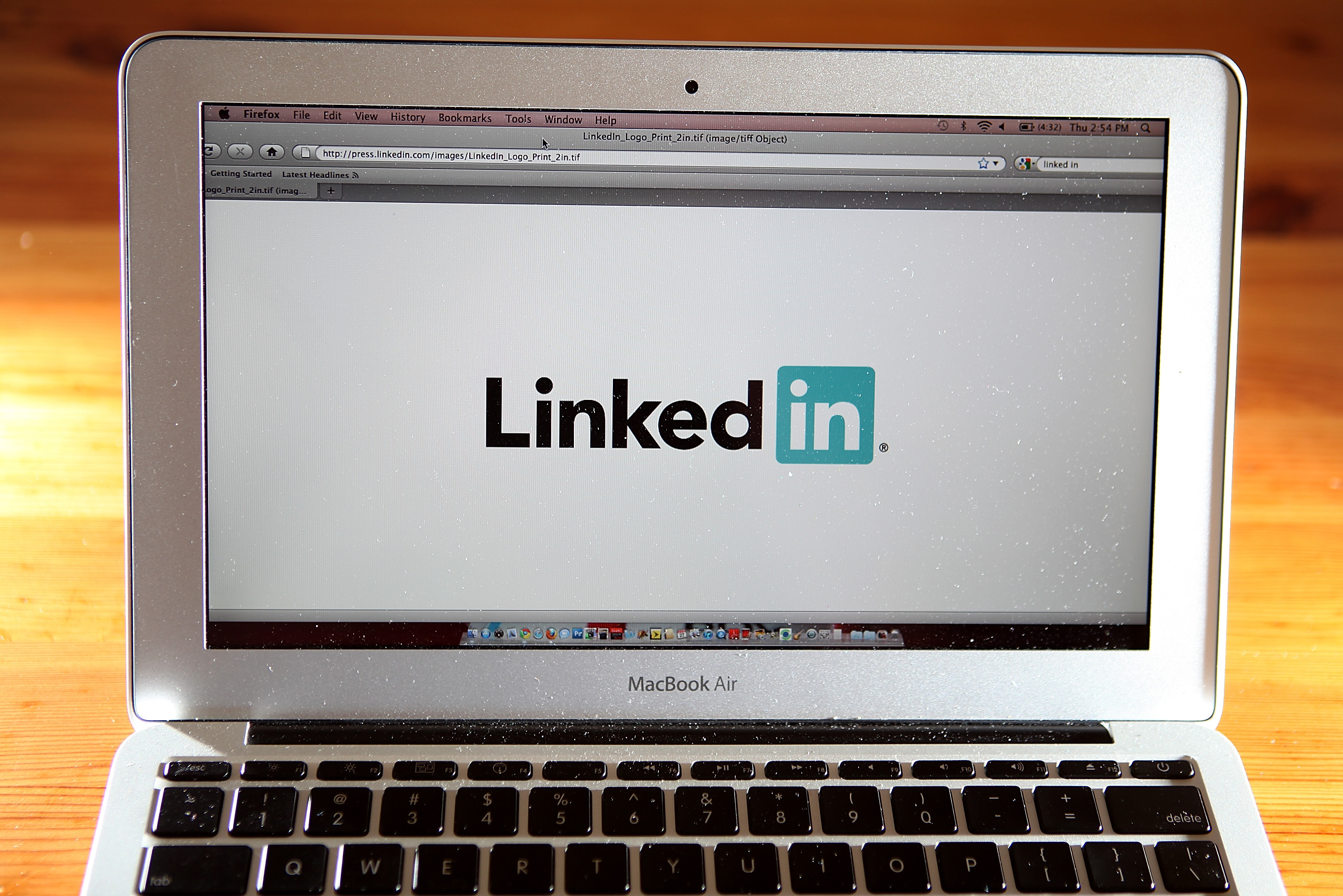 financialounge -  borsa Jeff Weiner LinkedIn salari settore tecnologico social network