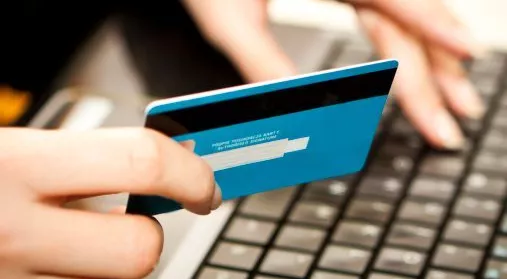 financialounge - consumi ecommerce famiglie italiane google italia moda ricerca settore tecnologico telecomunicazioni trasporti turismo web