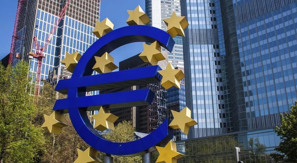 financialounge - BlackRock PIMCO Schroders settore bancario