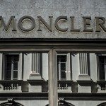 Brillano i piumini Moncler sulle nuvole della moda italiana