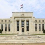 Sempre attenti a Fed e BCE ma per il 2015 meglio le azioni