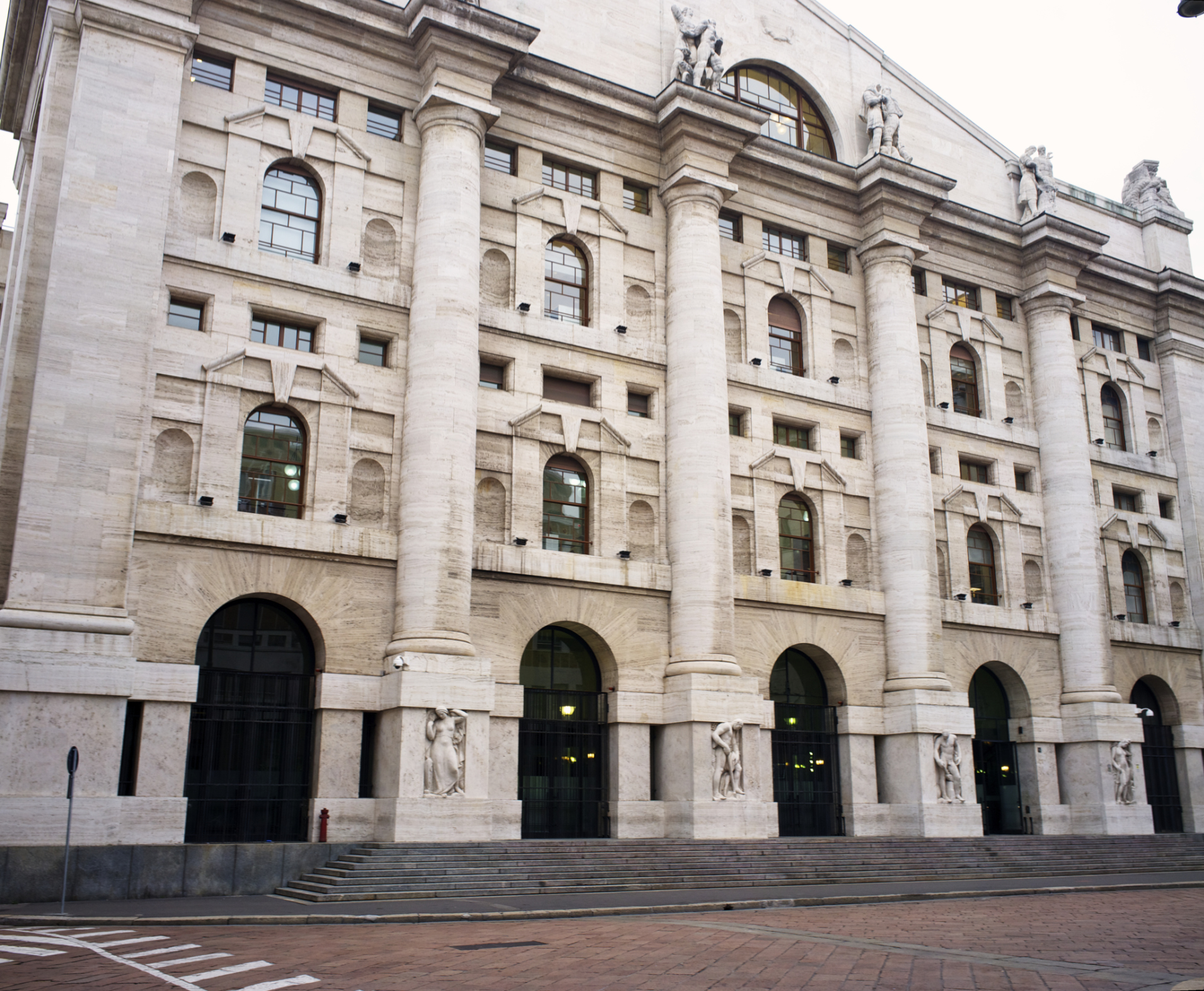 financialounge -  borsa dividendi eni imprese mercati azionari Piazza Affari tasse
