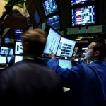 Borse europee chiudono nel segno della cautela tra frenata inflazione e rischi recessione