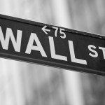 Investire a Wall Street, finisce 4 a 2 la sfida tra pro e contro