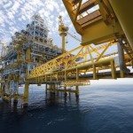 Petrolio, rialzo delle previsioni di prezzo a sei mesi a 45 dollari