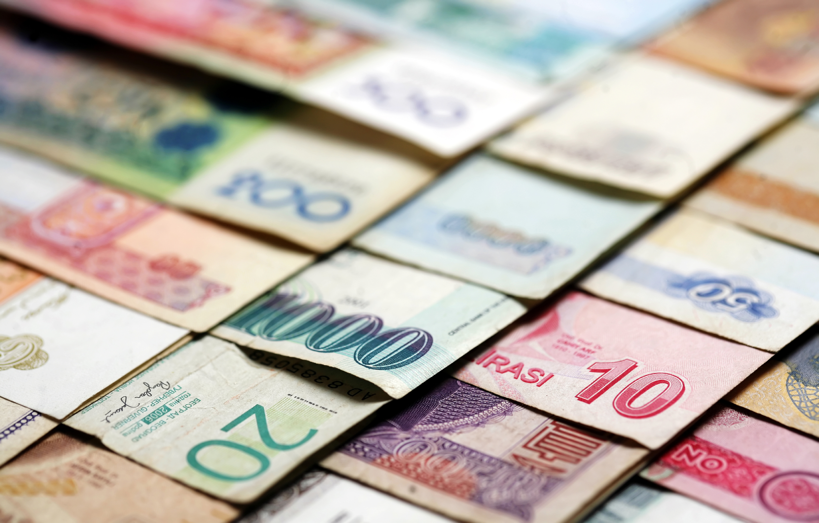 financialounge -  Credit Suisse Fondi obbligazionari High Yield mercati emergenti mercati obbligazionari mercati valutari Nannette Hechler-Fayd'herbe valuta locale
