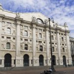 Piazza Affari rimbalza e chiude a +2,4%