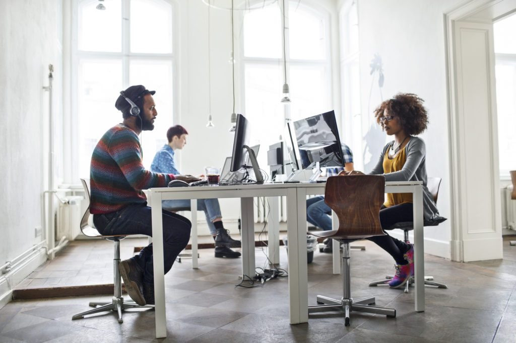 financialounge - Alex Struc donne ESG fondi etici Kwame Anochie millennials PIMCO