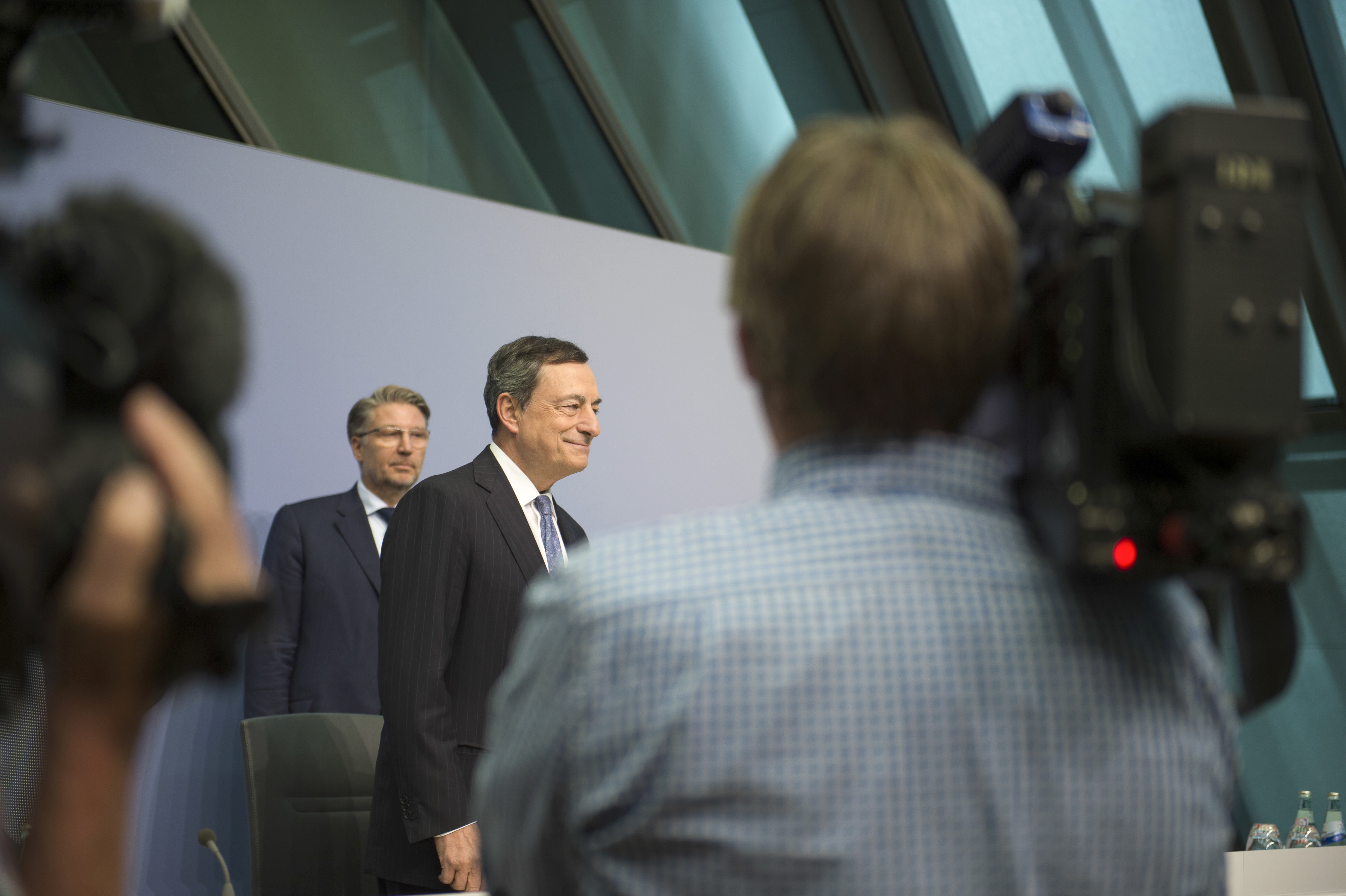 financialounge -  BCE David Simner Fidelity International Mario Draghi