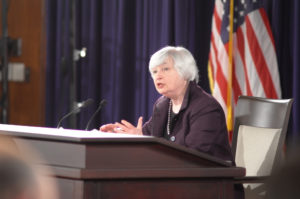 Trump attacca la Yellen, lavora per Obama