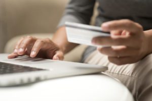 eCommerce: in Italia il podio va a turismo, elettronica e abbigliamento