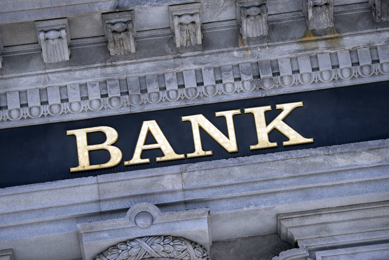 financialounge -  cina debito investimenti leva finanziaria settore bancario