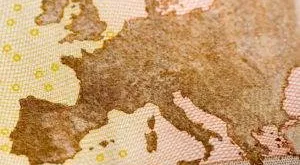 financialounge -  BCE Emmanuel Macron euro Mario Draghi politica monetaria spread