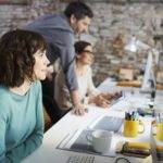 Boom di secondi lavori negli USA, donne millennials le più attive