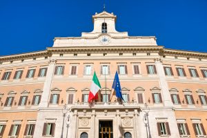 Debito Italia, il fragile equilibrio all’ultimo gradino del rating investment grade