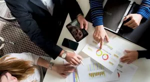 financialounge -  Karin Kunrath materie prime mercato azionario mercato obbligazionario outlook 2024 Raiffeisen Capital Management