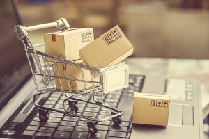 Settore retail, il giusto mix tra negozi fisici e servizi online