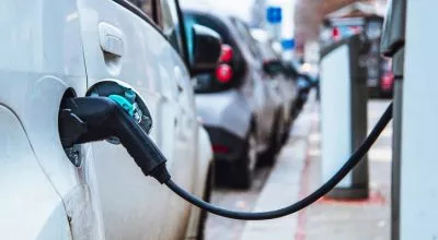 financialounge -  AllianceBernstein auto elettriche automotive ESG Patrick O’Connell Salima Lamdouar