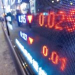 Azioni, come scegliere i titoli giusti per proteggersi dai ribassi