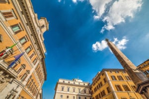 Conti italiani e dazi commerciali sono i temi “caldi” di agosto