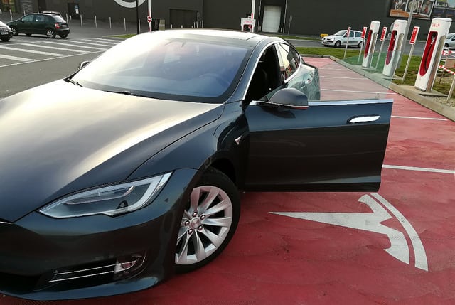 financialounge -  auto elettrica azioni Elon Musk Tesla