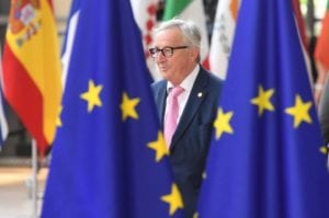 Trump festeggia, intanto lo scontro Roma-Bruxelles fa male alle banche tricolori