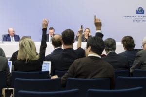 Draghi vede rischi ma rassicura i mercati