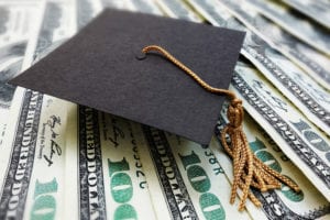 ETF al posto delle… sigarette: un metodo per ripagare il debito studentesco