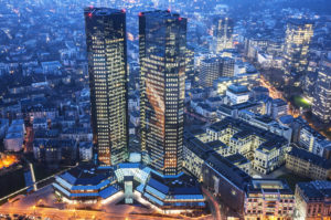 Dopo il flop DB-Commerzbank, strada in salita per le fusioni bancarie in Europa