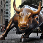 Wall Street flirta con i record, ma molti preferiscono il cash