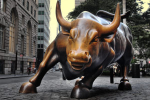 Wall Street flirta con i record, ma molti preferiscono il cash
