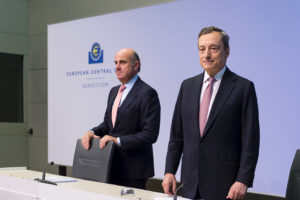 Nuovo QE e taglio dei tassi, Draghi indica la strada