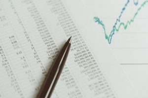 Un equilibrio sempre più difficile tra mosse delle banche centrali e guerre commerciali
