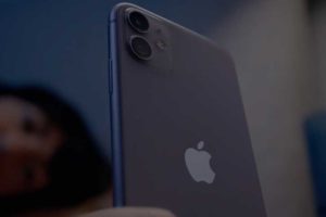 Con iPhone11 Apple sogna in grande e snobba i telefoni tascabili
