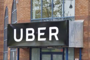 Uber, è il momento di vendere? Gli esempi di Amazon e Facebook