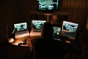 UniCredit, violati i dati di tre milioni di clienti: quali rischi?