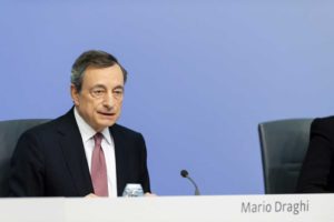Draghi, ancora accuse dalla Germania: “Non è indipendente”