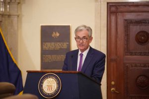 La Fed taglia ma si mette in pausa e al mercato non dispiace