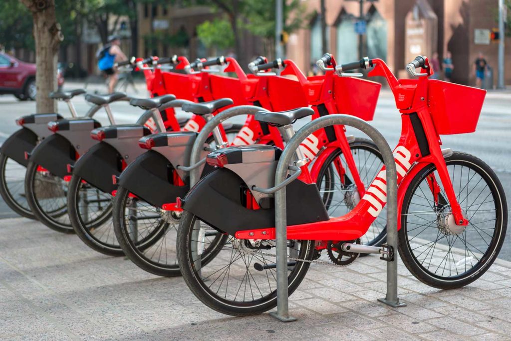 Uber lancia il bike sharing elettrico in Italia, si parte da Roma