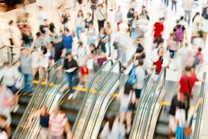 Recessione, americani preoccupati ma i consumi crescono