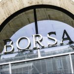 Piazza Affari in rosso nel giorno delle streghe