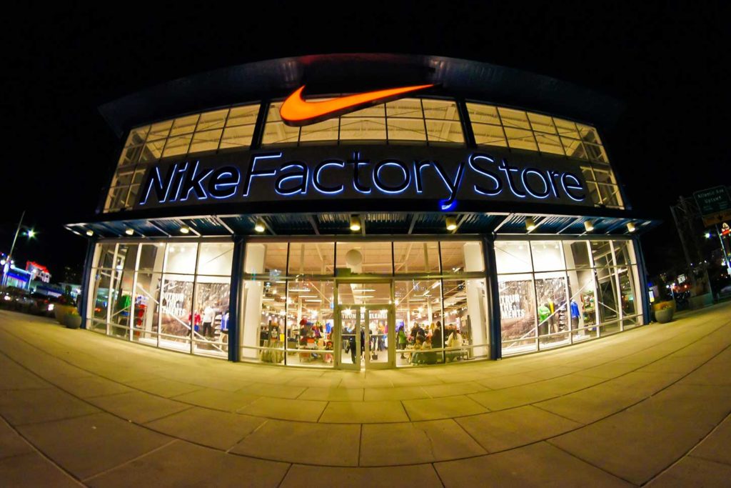 financialounge -  abbigliamento Amazon nike