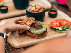 Hamburger senza carne, è boom. Ma sono davvero sostenibili?