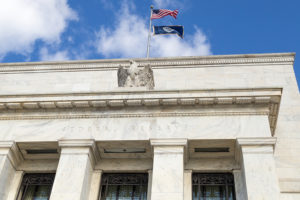 Fed, i tassi restano fermi: probabile "pausa" per l’intero 2020