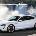 Porsche fa il pieno di ordini per l’elettrica Taycan