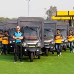 Amazon si fa il motocarro per le consegne, a provarlo è Jeff Bezos