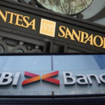 S&P conferma outlook negativo per Intesa, possibile miglioramento per Ubi
