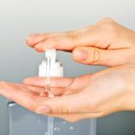 Paradosso dei disinfettanti a prezzi folli: uso eccessivo aumenta rischi